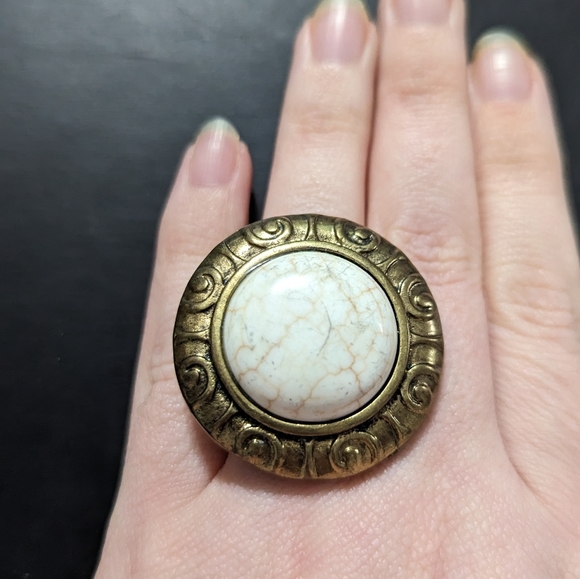 None Jewelry - Antique Gold Tone White Stone Round Stretchy Cocktail Statement Ring